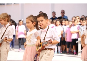 Manisa’da Eğitim Öğretim Yılı Törenle Başladı