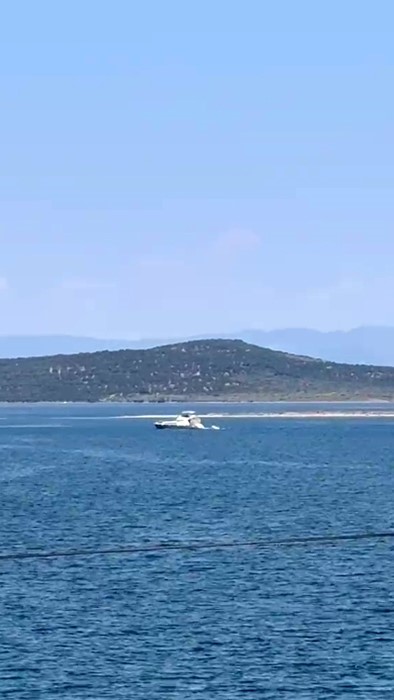 ayvalik-ta-denizde-kaybolan-genc-icin-arama-kurtarma-calismalari-suruyor