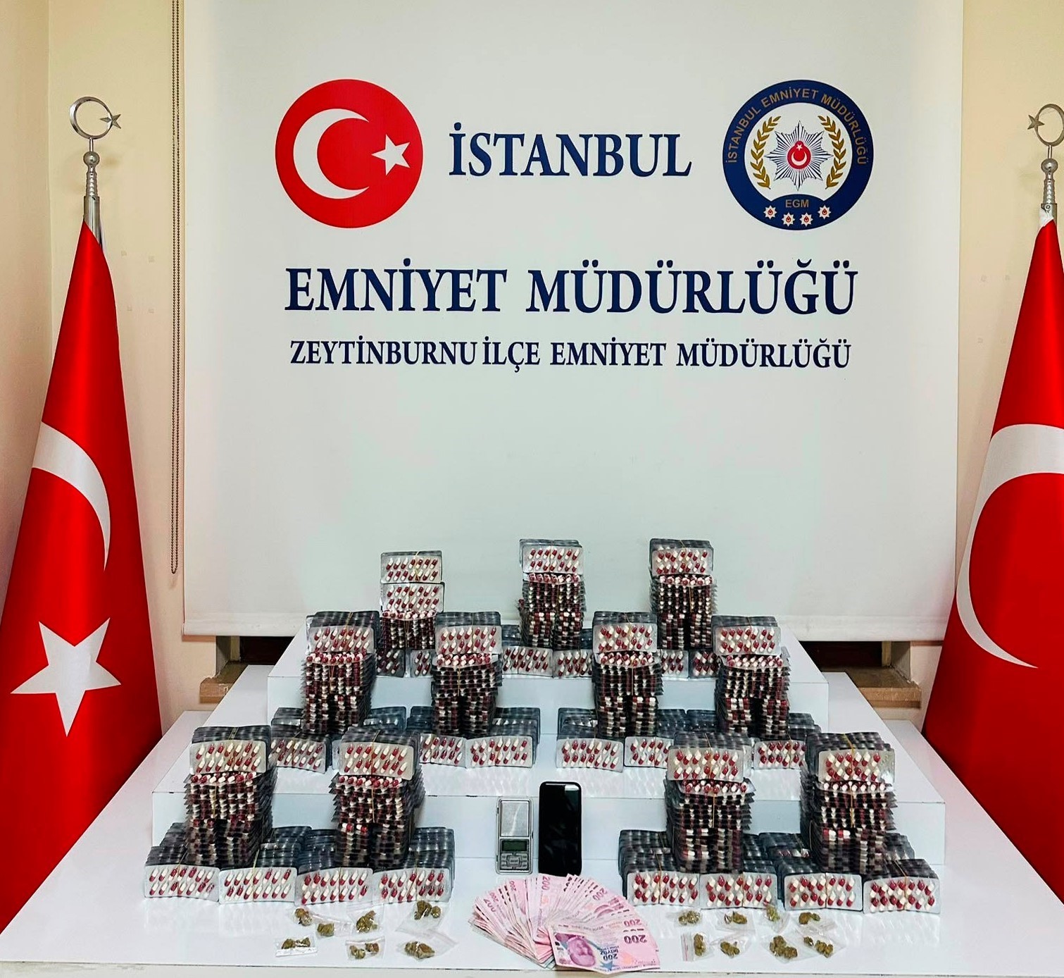 zeytinburnu-nda-11-bin-60-sentetik-ecza-ele-gecirildi