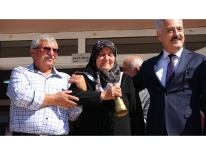 Şehit Annesi, Oğlunun Adı Verilen Okulda İlk Ders Zilini Çaldı