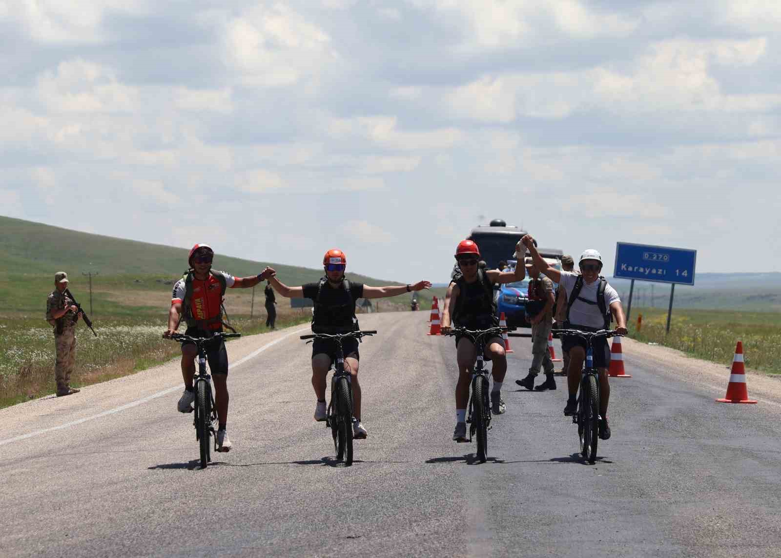 terorsuz-turkiye-icin-20-km-pedal-cevirdiler