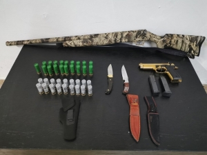 Kovalamaca Sonucu Yakalanan Araçta Silahlar Ve Bıçaklar Ele Geçirildi