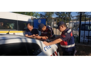 Jandarmadan Okul Çevresinde Sıkı Denetim... 9 Bin 873 Kişi Ve 4 Bin 596 Araç Denetlendi