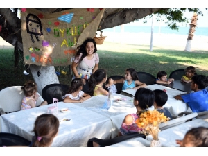 Hastanedeki Arkadaşları İçin Kolye Ve Bileklik Yaptılar