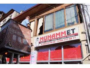 Tepkiye Neden Olan Tabela İndirildi