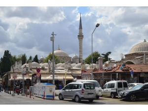 Kırklareli’nde 500 Yıllık Caminin Kubbelerindeki Kurşunlar Çalındı