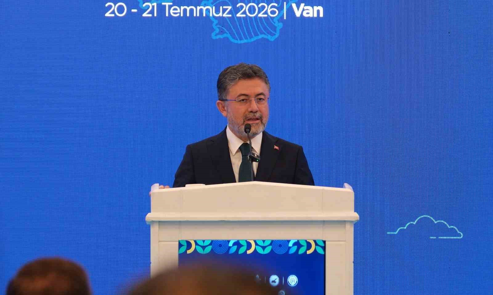 bakan-yumakli-van-golu-nun-hazinelerini-kesfetmek-icin-degil-korumak-icin-variz