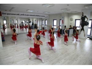 Küçük Çocuklar İçin Bale Dansları Eğitimleri Başlıyor