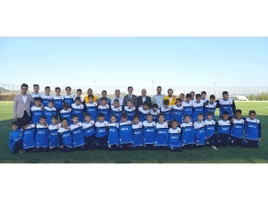 İlkay Gündoğan’dan, Dursunbey Belediyespor’a Destek