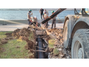 Gölcük Sahillerinde Su Kanalları İnşa Ediliyor