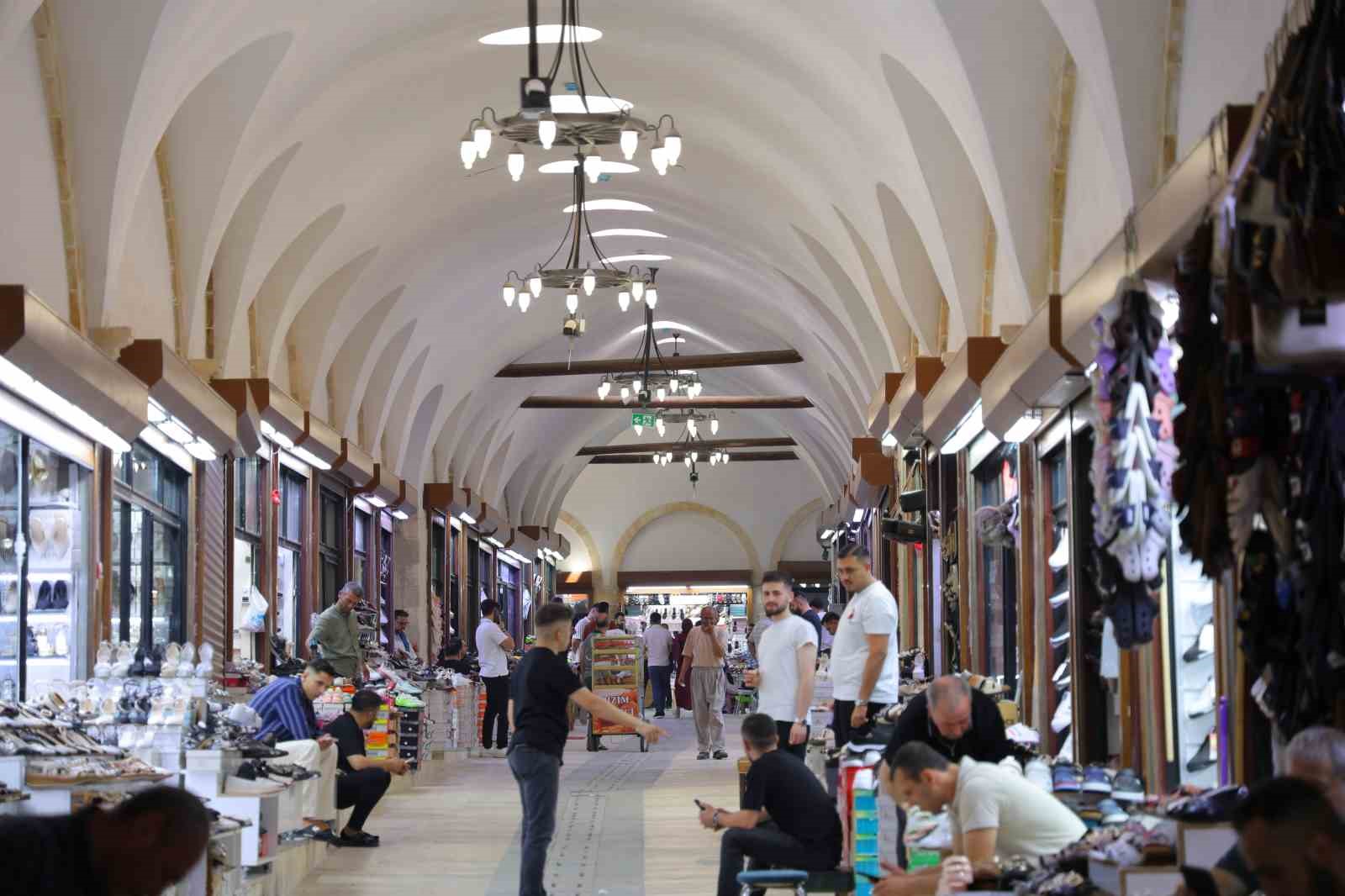 kahramanmaras-in-tarihi-carsisi-sicak-havada-dogal-serinlik-sunuyor