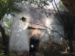 Tarihi Mahalledeki Metruk Bina Alevlere Teslim Oldu