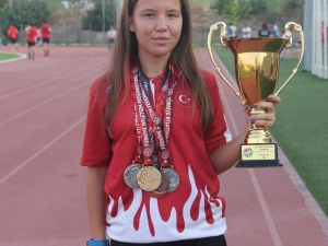 Antalyalı Atlet Zirve Yolunda