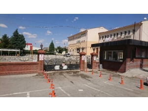 Mesleki Eğitim Merkezi Öğrencilerinin Yan Bakma Kavgası Kanlı Bitti: 1 Ağır Yaralı