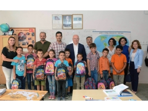 Başkan Gümüş’ten Çocuklara Dayanışma Çantası