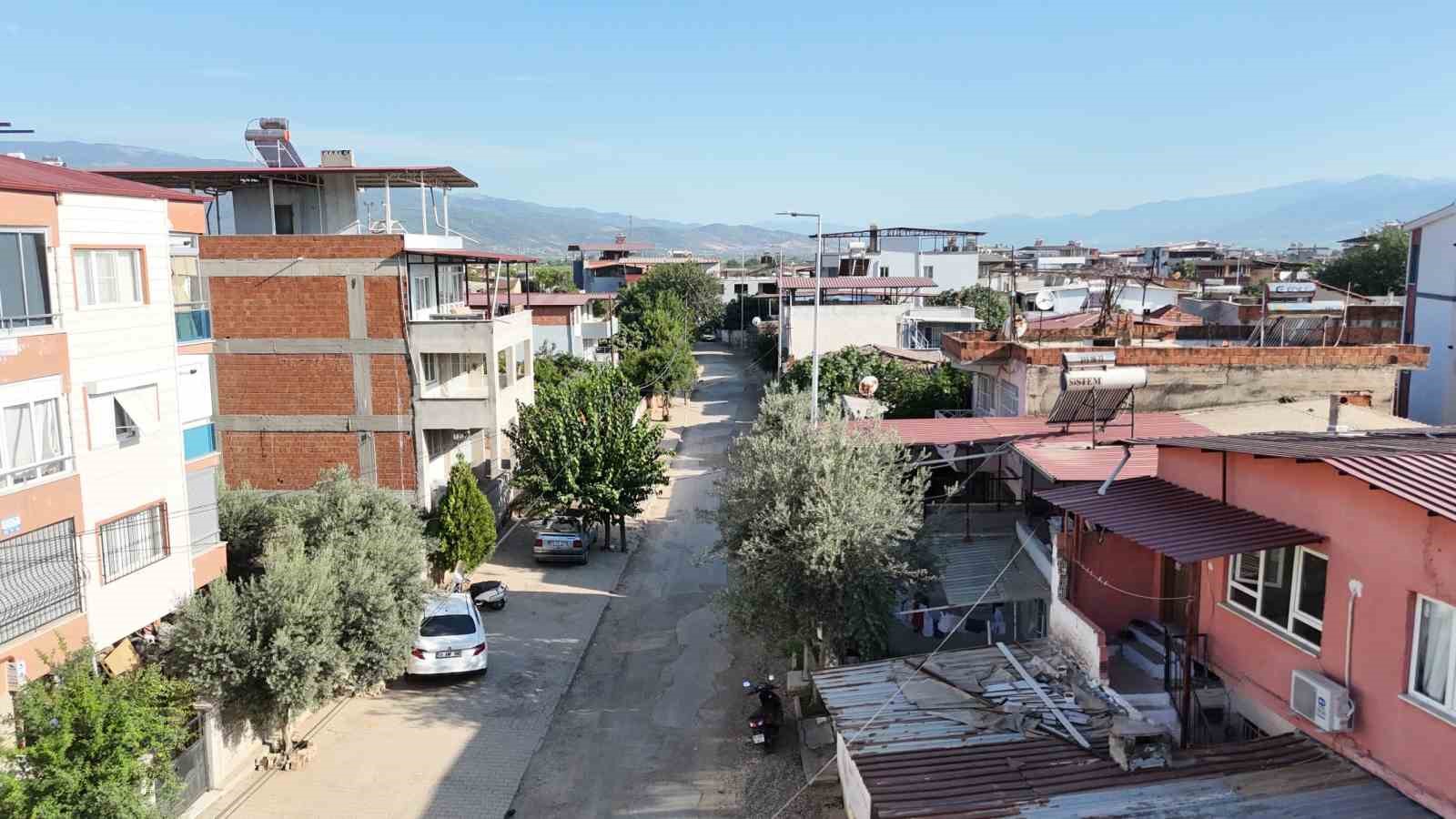 nazilli-de-10-sokakta-asfalt-mesaisi-basladi