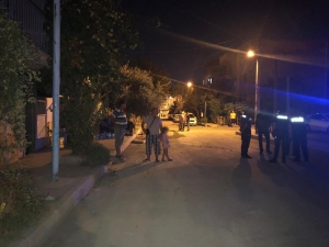 Alkollü Şahsı Mahallelinin Linç Girişiminden Polis Kurtardı