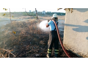 İzmaritin Tutuşturduğu Lastik Az Daha Minibüs Durağını Yakacaktı