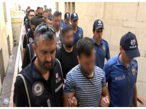 Tefecilikten Alındılar "Allah’ın Dediği Olur" Diyerek Adliyeye Girdiler