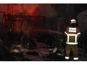 Oto Lastikçide Çıkan Yangın Korkuttu