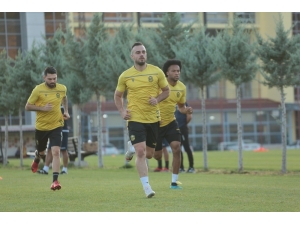 Yeni Malatyaspor’da Sergen Yalçın’dan Futbolcularına Uyarı