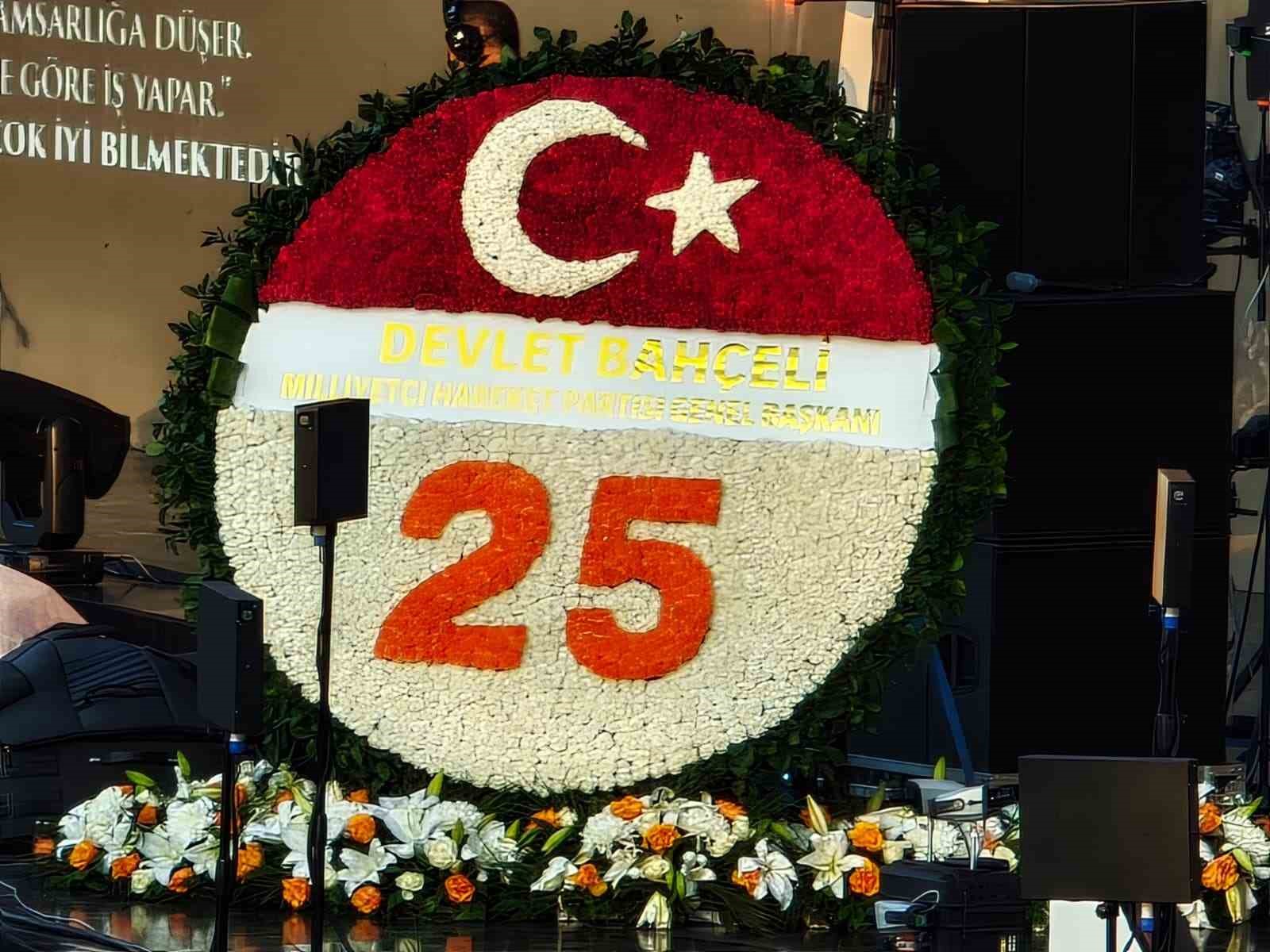 mhp-genel-baskani-bahceli-den-ak-parti-nin-25-kurulus-yil-donumune-ozel-celenk