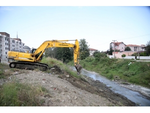 Gölü Besleyen İstanbuldere’de Atıklar Temizleniyor