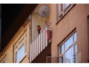 Havaya Ateş Açtı, Polisi Görünce İntihar Girişiminde Bulundu