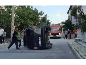 Yan Yatan Hafif Ticari Araçtan Yara Almadan Kurtuldu