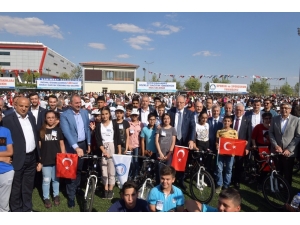 Şahinbey’de Başarılı 1453 Öğrenciye Bisiklet Ödülü