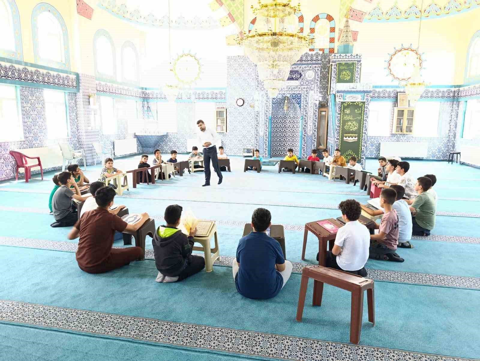 edremit-sehitlik-camii-yaz-kur-an-kursu-ogrencilerine-bagimlilikla-mucadele-semineri