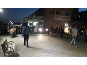 Diyarbakır’ın Kulp İlçesi İle Muş Arasında Bulunan Bölgede Teröristler Tarafından Yola Döşenen Patlayıcının Sivil Aracın Geçişi Sırasında İnfilak Etmesi Sonucu Ölü Ve Yaralılar Olduğu Belirtildi. Olay Sonrasında Bölgeye Çok