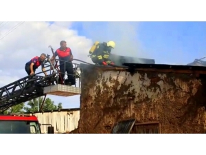 Bahçedeki Kuru Otları Yakmak İsterken Evini Yaktı