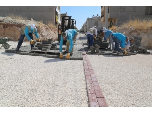 Haliliye’de Açılan Yollarda Kilitli Parke Döşeniyor