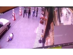 Balkonda Oynarken Yere Çakıldı, O Anlar Kameraya Yansıdı
