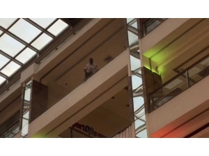 Bakırköy’de Avm’de İntihar Girişimi