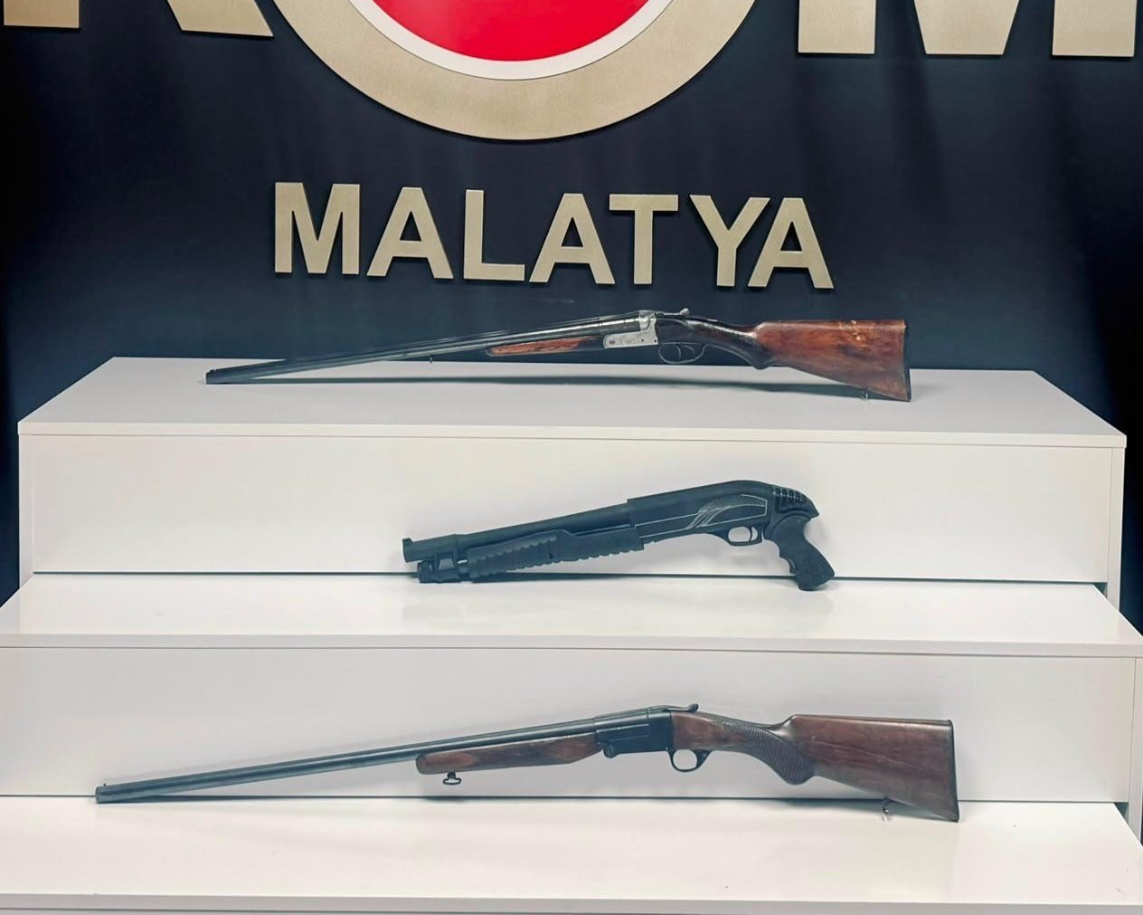 malatya-da-yasa-disi-silah-ticareti-operasyonu-3-gozalti