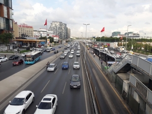 Tem Otoyolu’ndaki Tanker Kazası E-5’i De Etkiledi