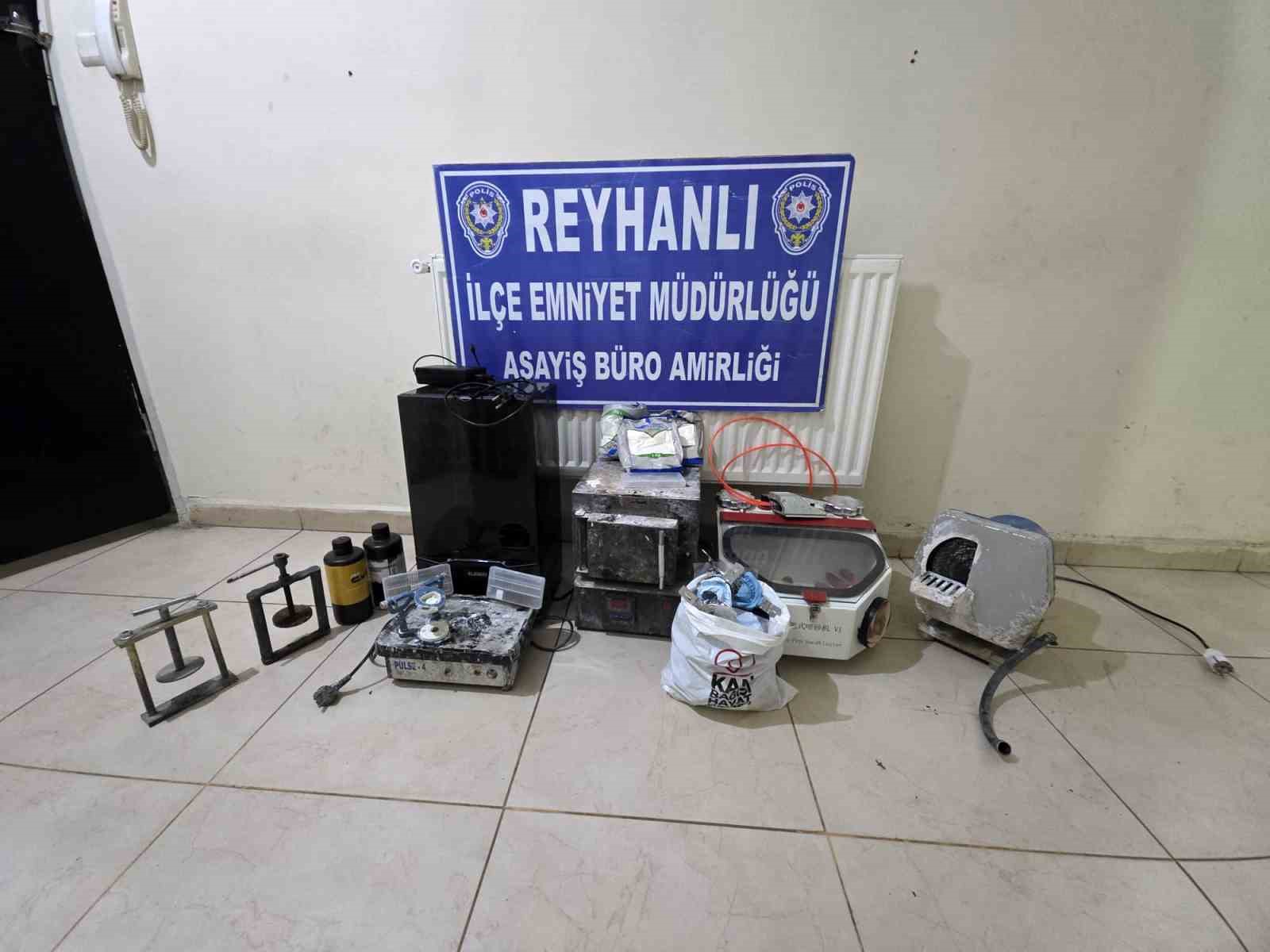 kacak-atolyede-dis-protezi-ve-implant-ureten-isletmeye-baskin
