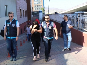 Fuhuş Yapılan Evlerin Etrafına Gözcü Koyup Komisyon Vermişler