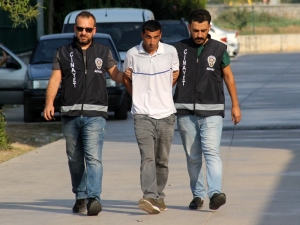 Ablasını 25 Yerinden Bıçakladı, Kaçarken Ambulansı Aradı