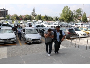 Bolu’da, Adliye Lojmanlarından Hırsızlık Yapan 4 Kişi Adliyeye Sevk Edildi