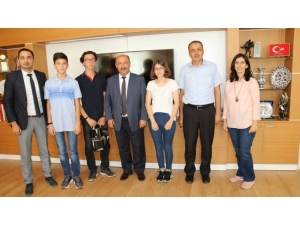 Kütahya’da Teknofest’e Katılacak Öğrencilerden İl Milli Eğitim Müdürlüğü’ne Ziyaret