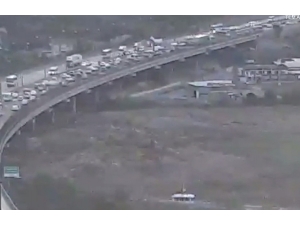 Tem Otoyolunda Oksijen Yüklü Tankerin Devrilme Anı Kamerada