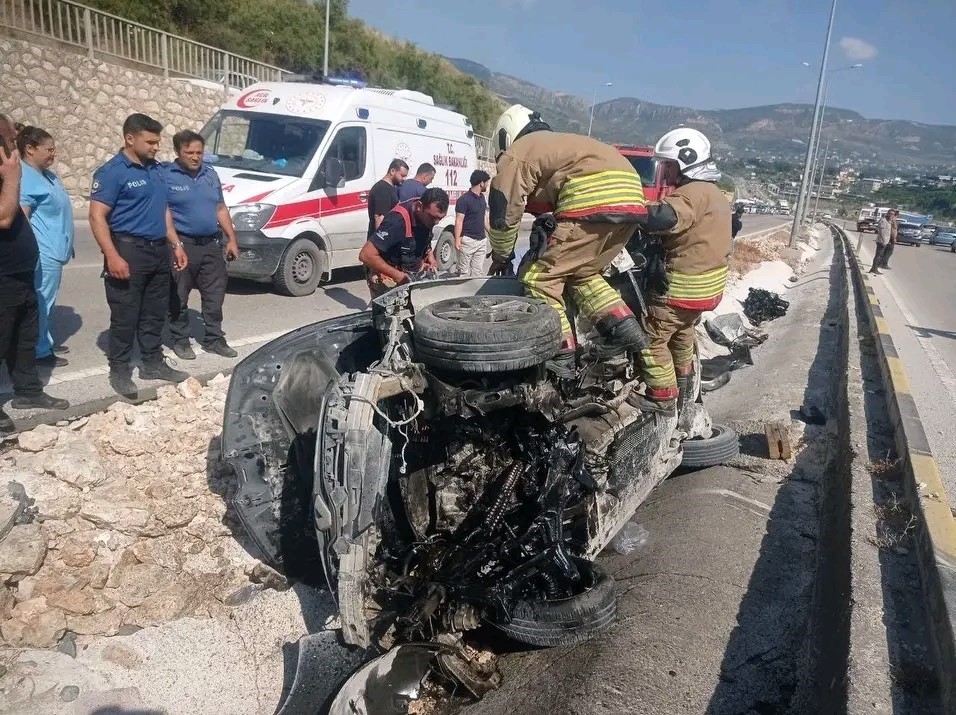 hatay-da-otomobil-refuje-carpti-1-i-agir-3-yarali