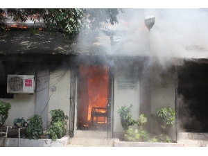 Hindistan’da Bakanlık Ofisinde Yangın