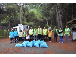 Yunusemreli Çevreciler Süreyya’da Temizlik Yaptı