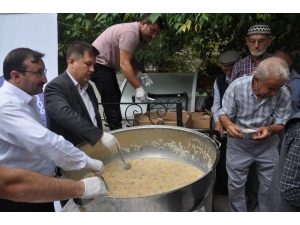 Emet Belediyesi İlçedeki Tüm Camilerde Aşure Dağıttı