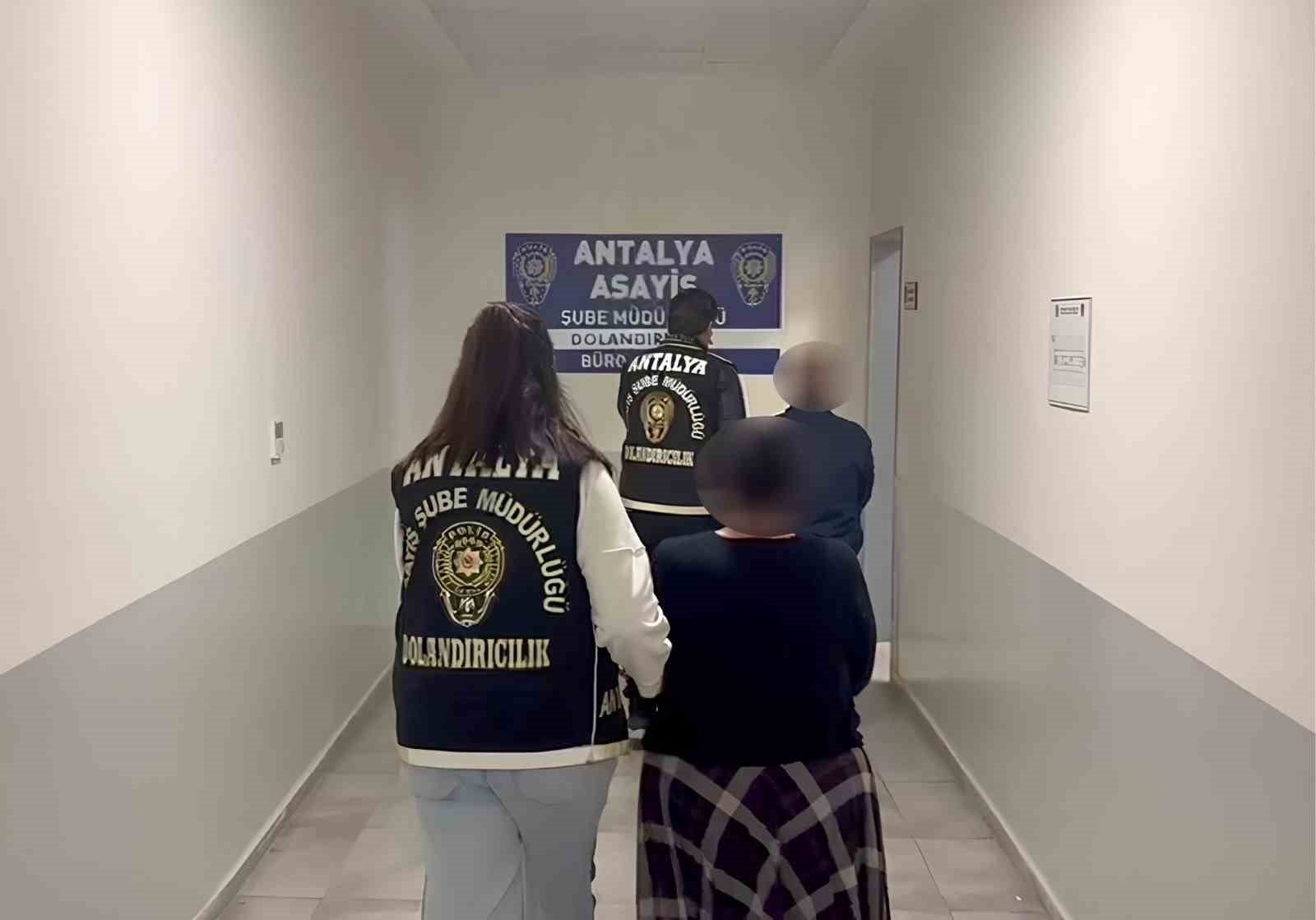 kendilerini-mali-istihbarat-yetkilisi-olarak-tanitip-6-milyon-tl-lik-vurgun-yaptilar-1-tutuklama