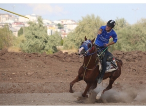 Sivas’taki Atlı Cirit Müsabakaları Nefes Kesti